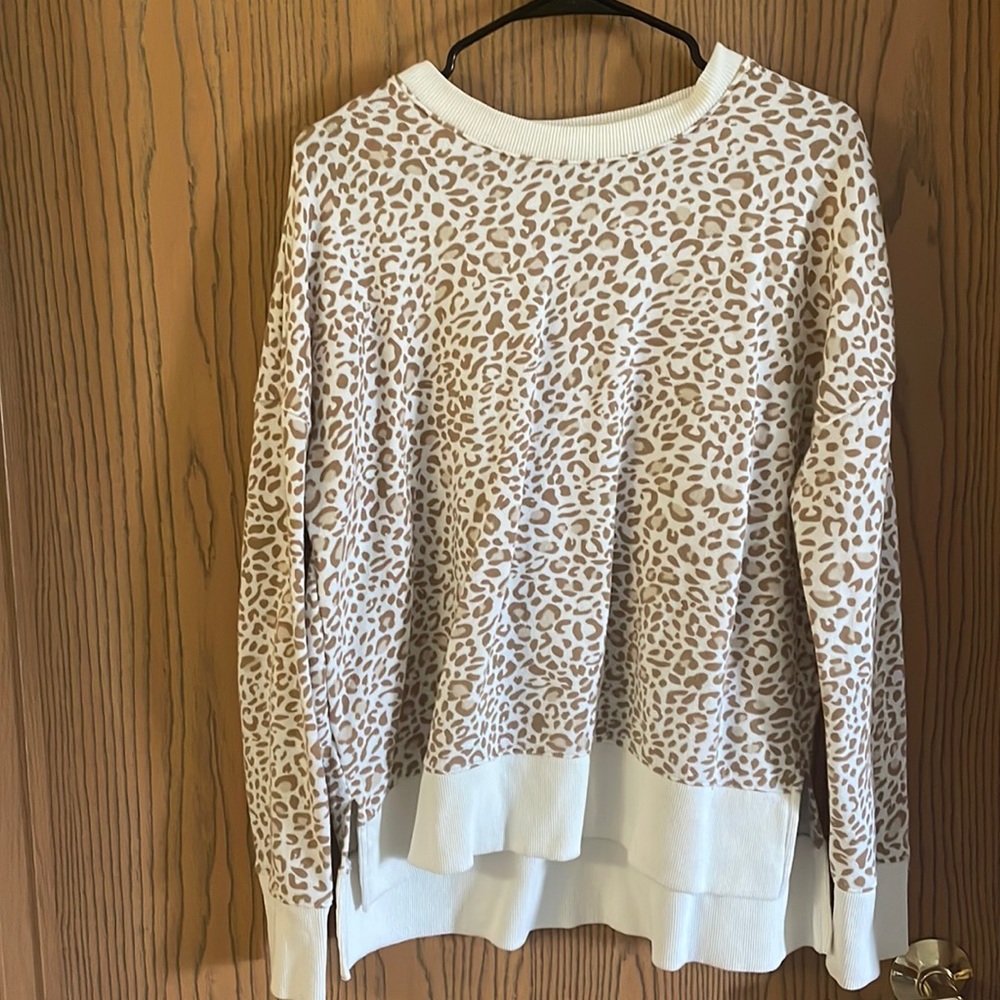 Leopard print sweatshirt, size L